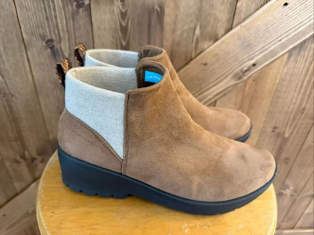 BZees Women’s Size 6 Washable Fabric Chelsea Ankle Boots Comfort Wedge